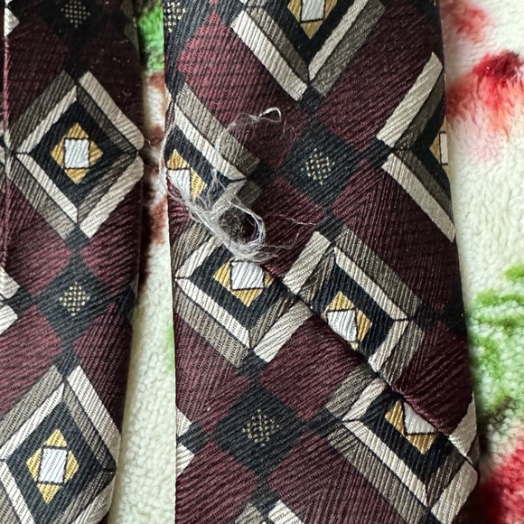 Croft & Barrow Diamond Pattern Tie - Burgundy and Cream - Picture 4 of 4
